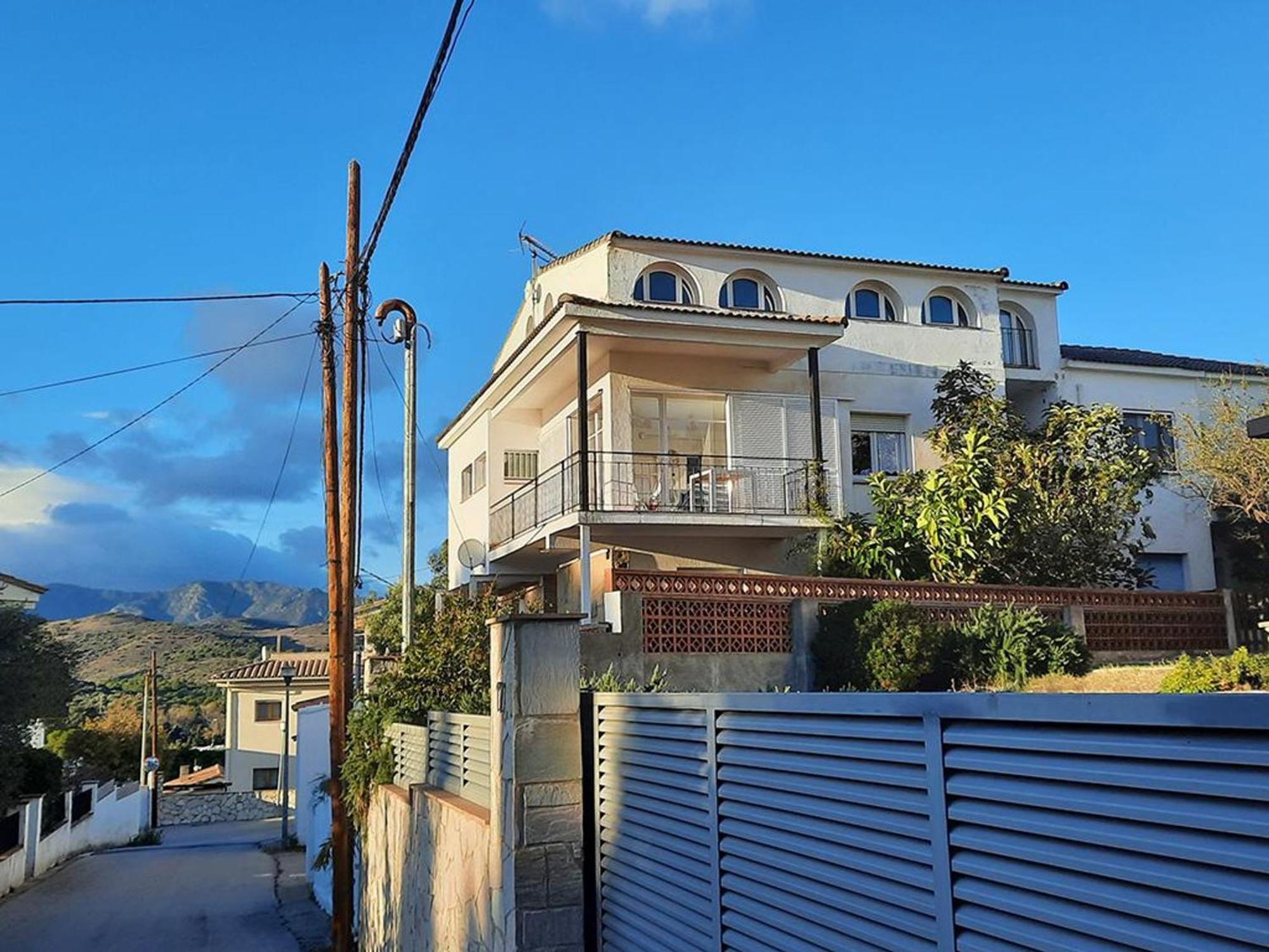 Casa Ferrer - Casa Grande De Ambiente Familiar En Llanca, Cerca De La Playa Y Del Puerto.. - Es-228-64 * Llanca